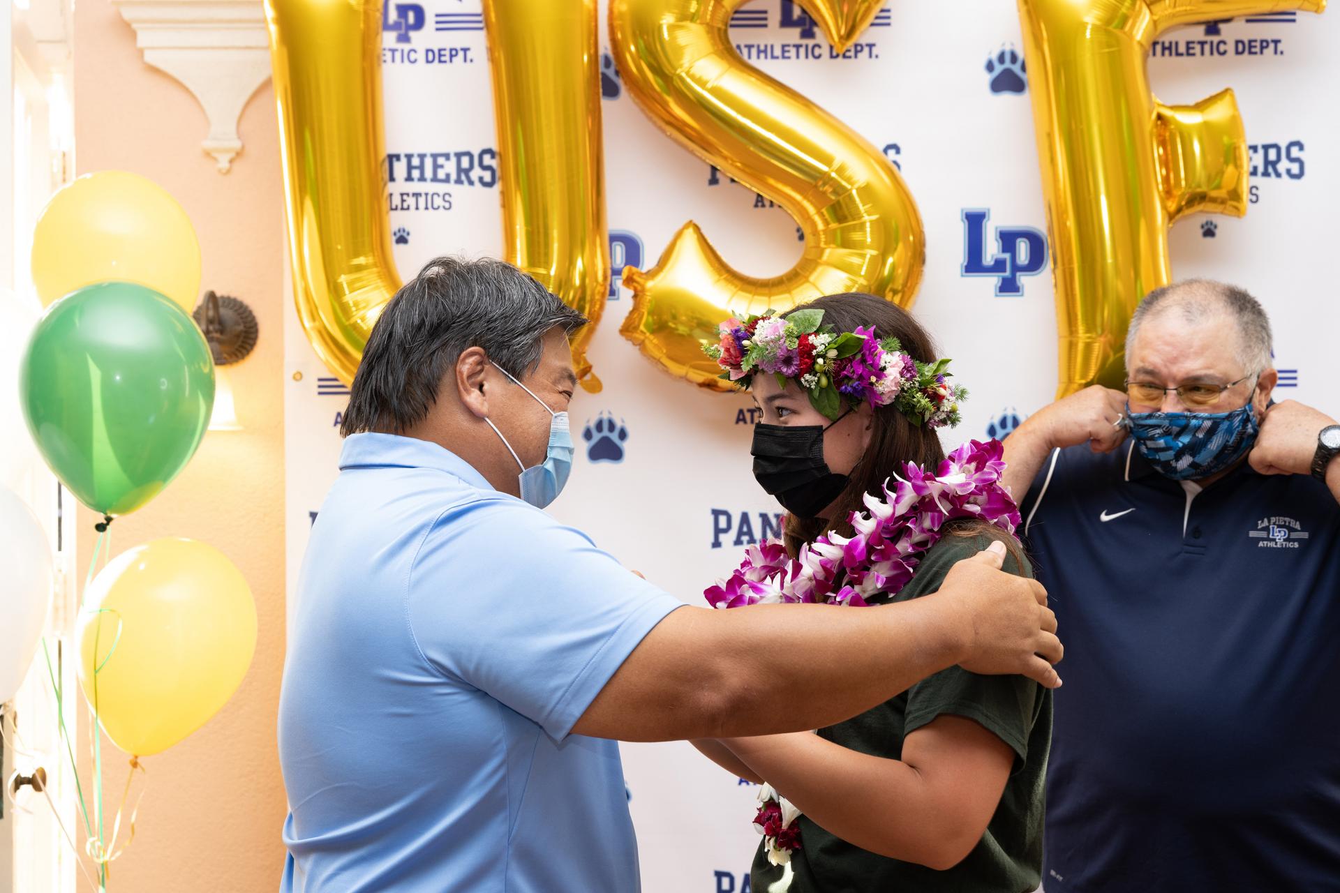 Chee with Coach Steve Nakagawa (left) and Head Coach Nathan Lopez (right)