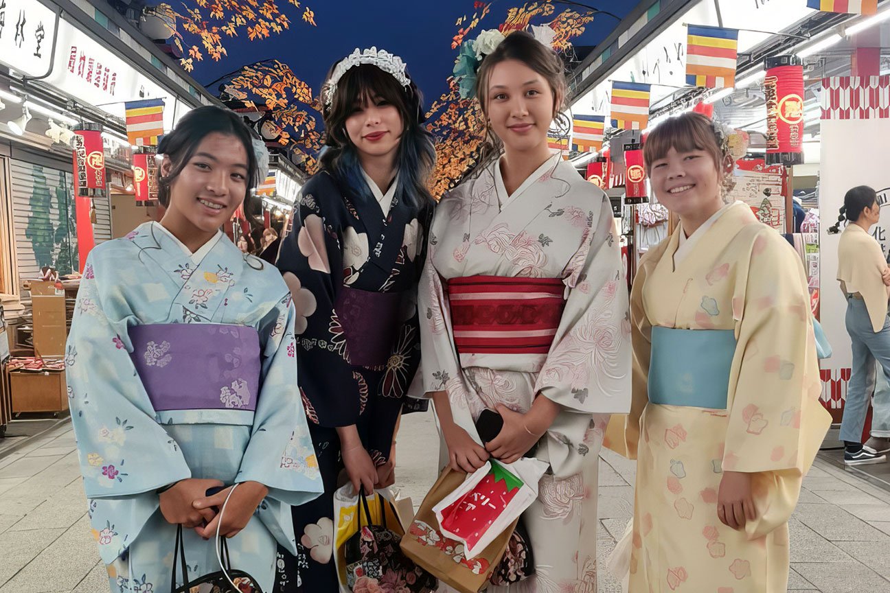 La Pietra students in Yokohama, Japan.