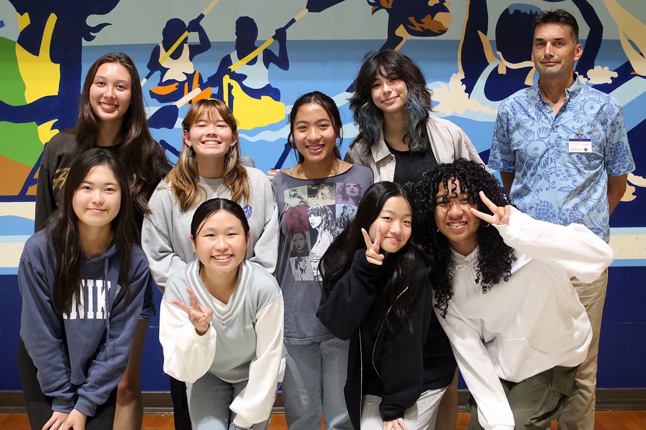 Students from Hakuho Girls' High School on their last day at La Pietra.