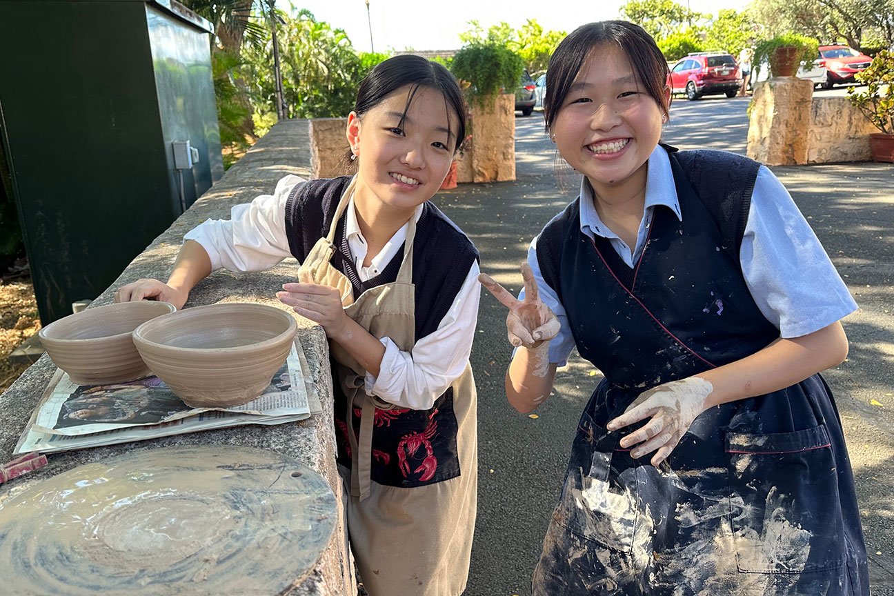 Hakuho Girls' High School students in ceramics class at La Pietra.