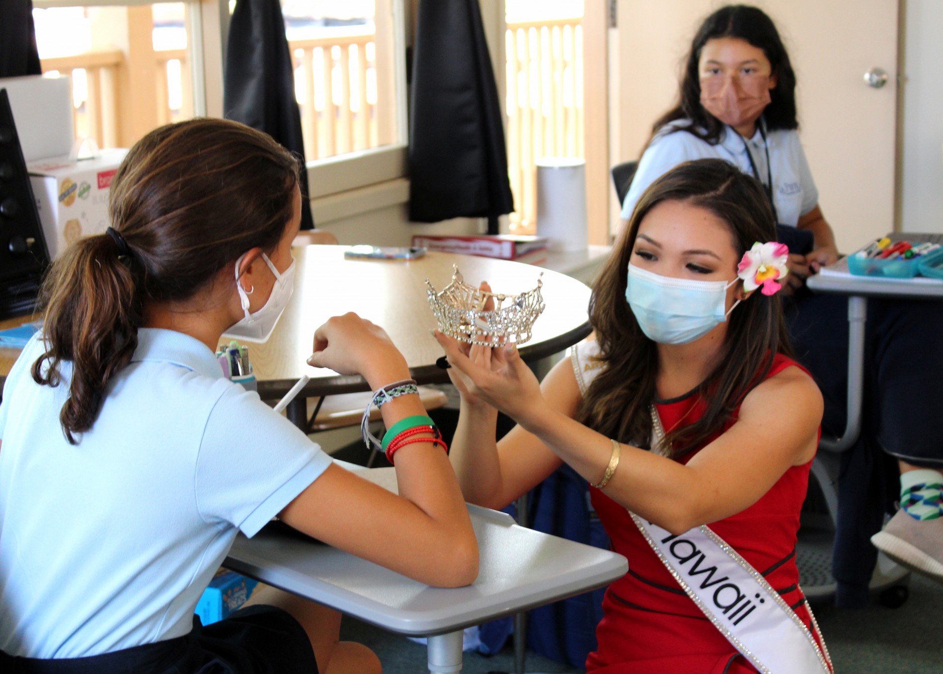 Miss Hawaii Courtney Choy speaks to La Pietra class on women empowerment