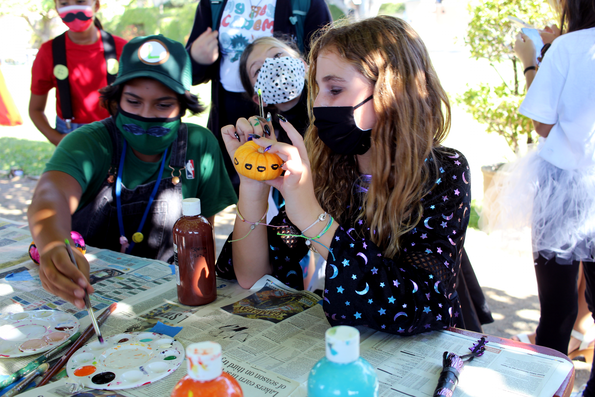 La Pietra students celebrate Halloween with Great Lawn festivities