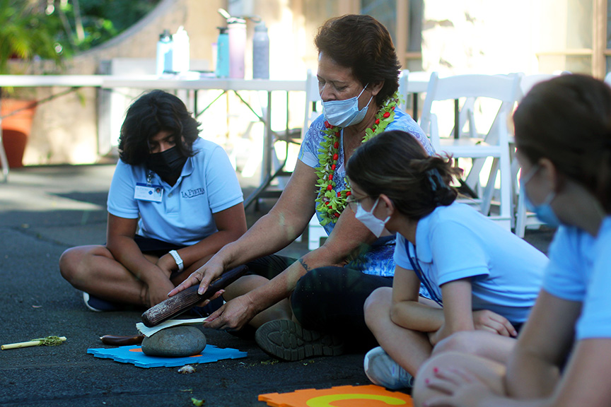 Artist Dalani Tanahy Teaches Students Art of Making Kapa